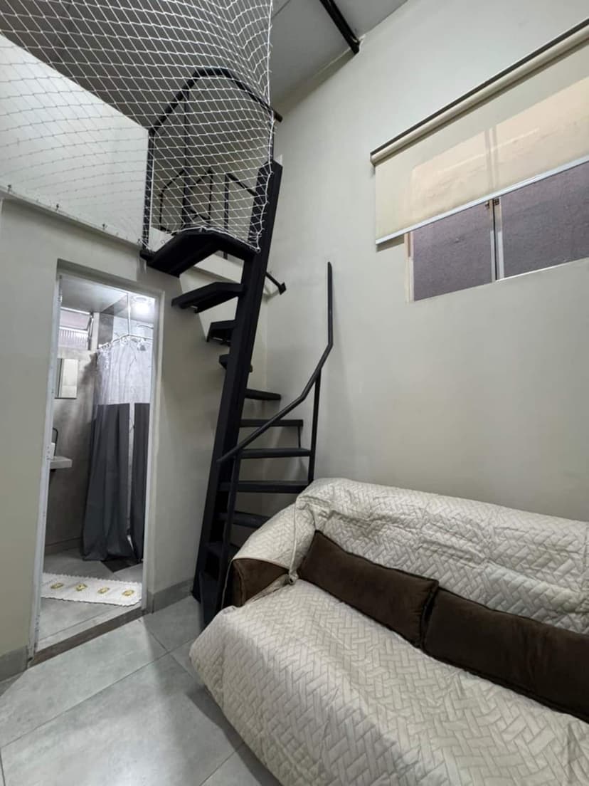 Foto real do interior da Studio Duplex
